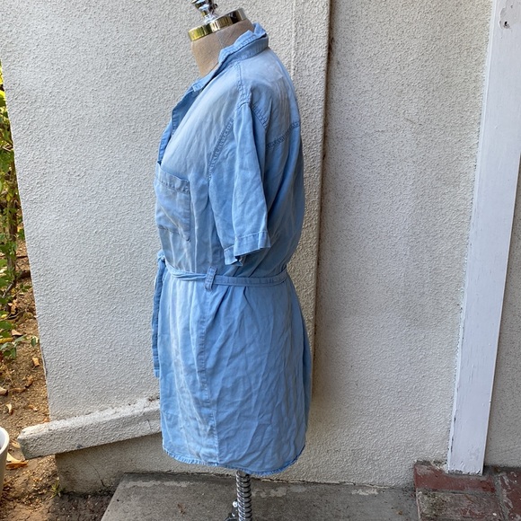 Lulu’s beautiful blue short dress w/ buttons & tie. So pretty and flattering - Picture 4 of 10